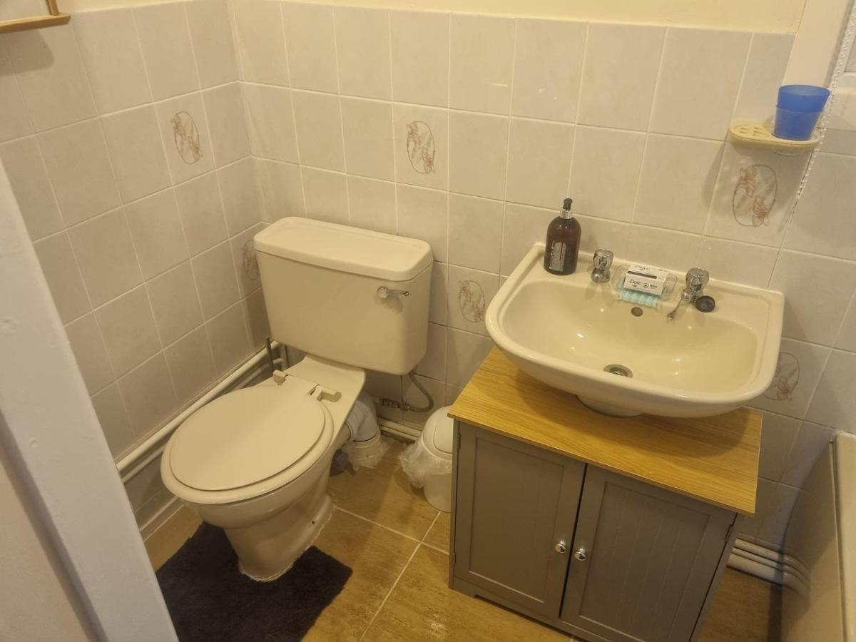 Beautiful 2-Bed Villa In Кэмелфорд Экстерьер фото